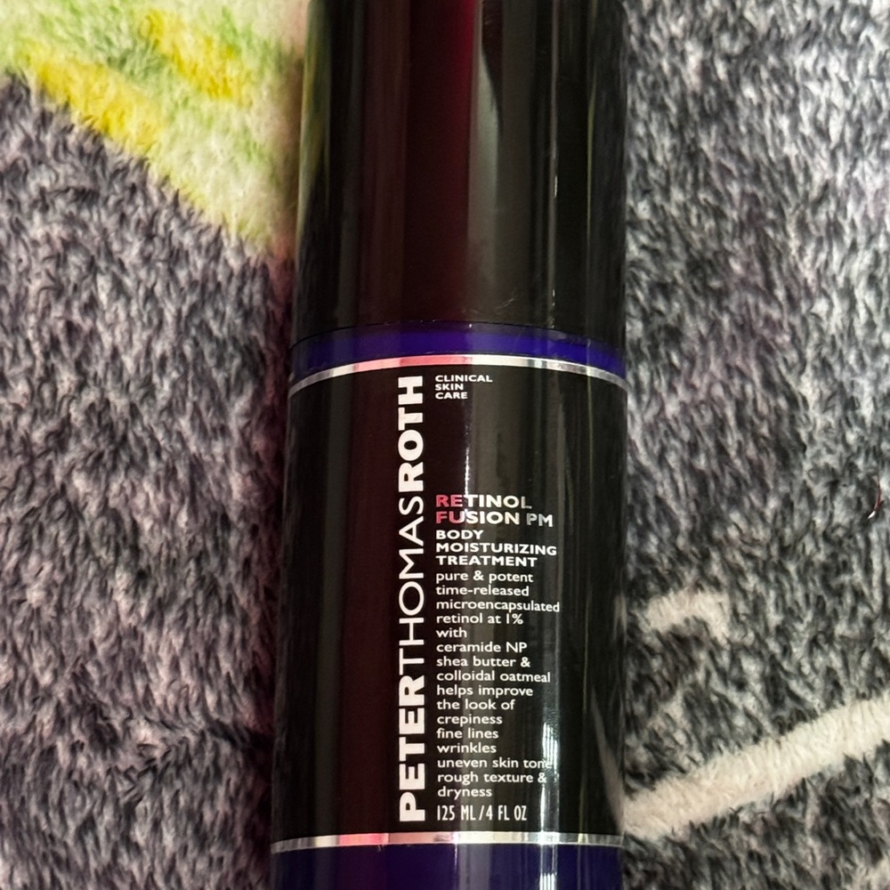 Peter Thomas Roth Retinol Fusion PM Body Moisturizer - Black and Blue